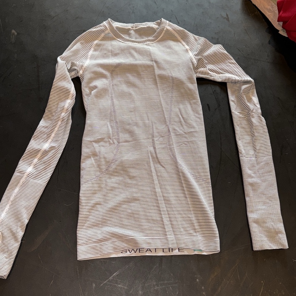 Lululemon long sleeve size 2